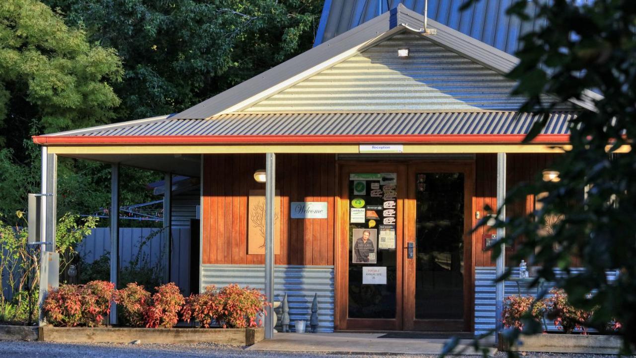 Big4 Porepunkah Holiday Park Bright Exterior photo