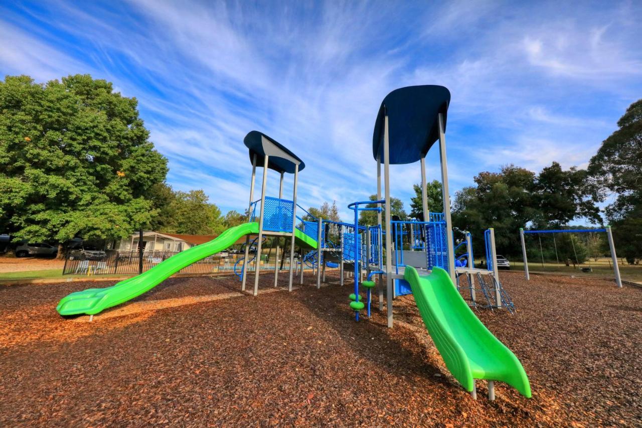 Big4 Porepunkah Holiday Park Bright Exterior photo