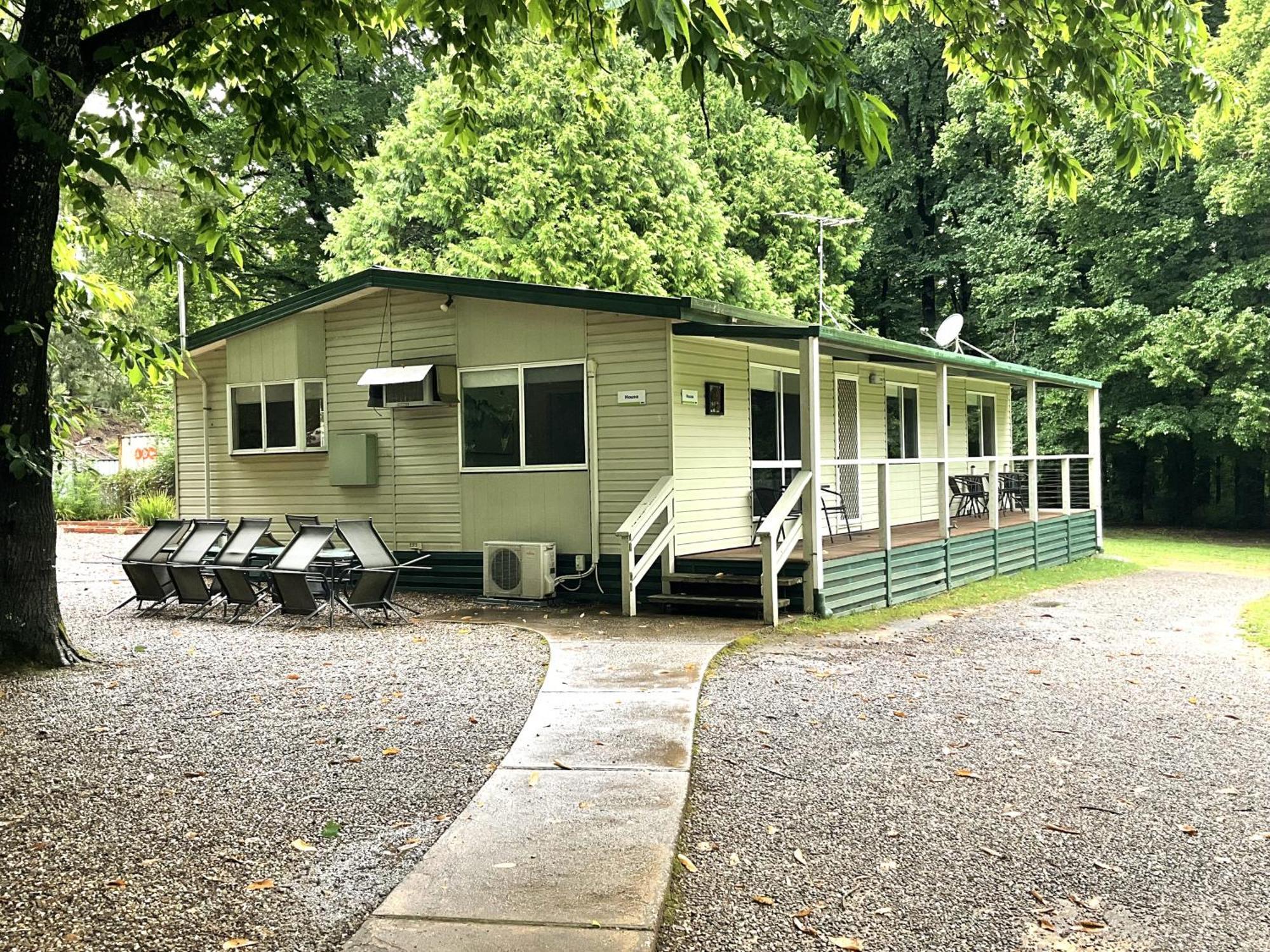 Big4 Porepunkah Holiday Park Bright Exterior photo